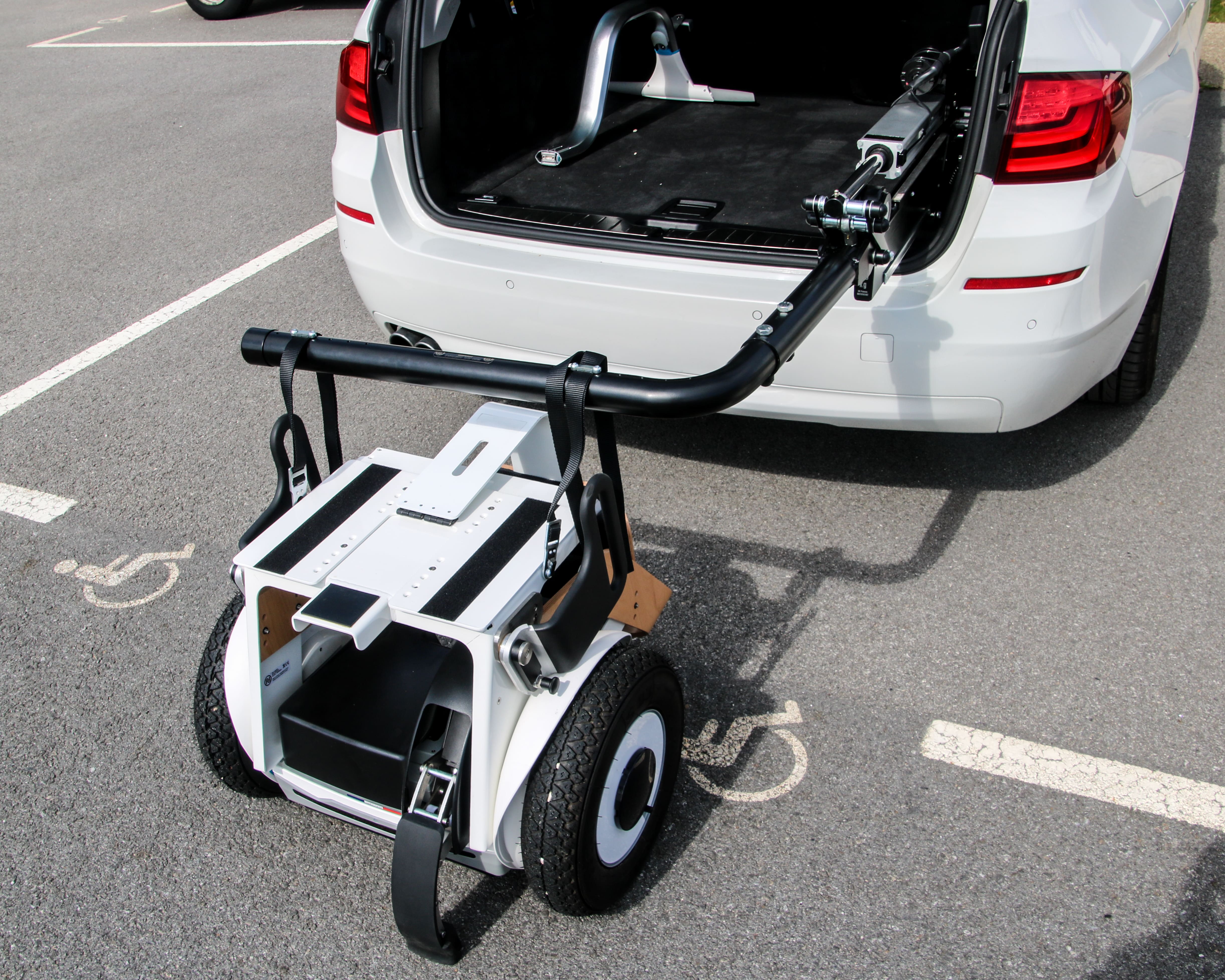 Le robot chargeur de fauteuil roulant comme adaptation de véhicules pour  handicapés dans l'Hérault - Aménagement et adaptation de voiture PMR dans  l'Hérault - Handi Conduite